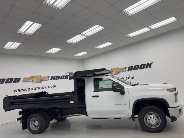 2025 Chevrolet Silverado 3500HD Work Truck photo 4