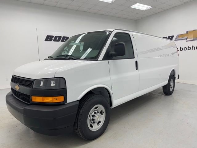 2026 Chevrolet Express 2500 Work Van HD's photo