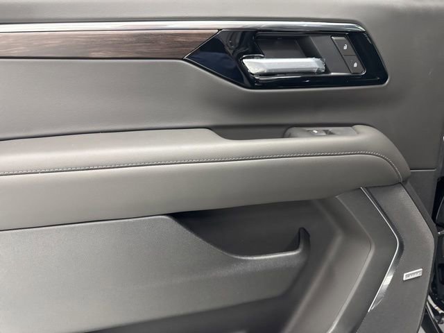 2026 Chevrolet Suburban Z71 - Photo 26
