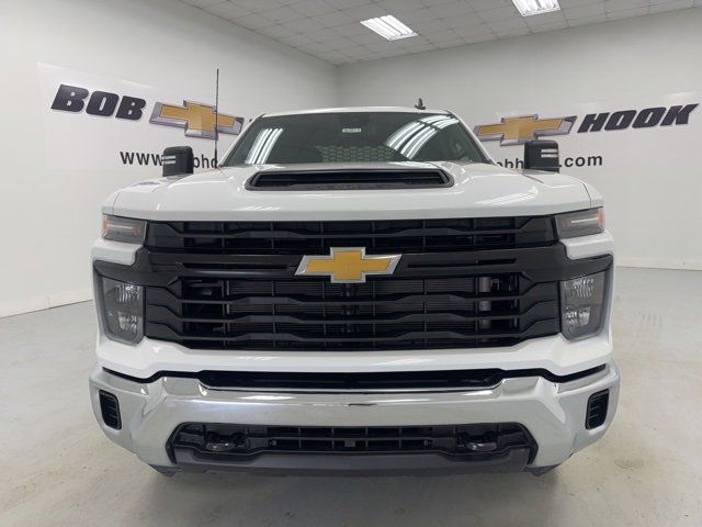 2025 Chevrolet Silverado 2500HD photo 2