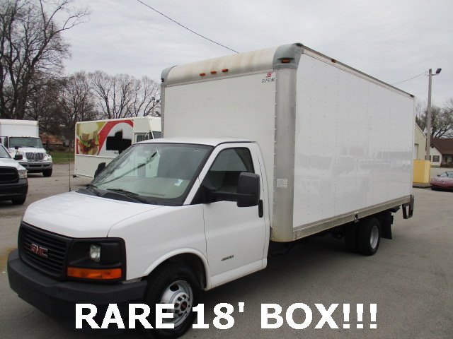 2017 GMC Savana Cutaway Work Van's photo