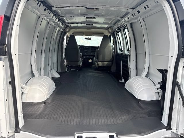 2025 Chevrolet Express Cargo Work Van - Photo 20