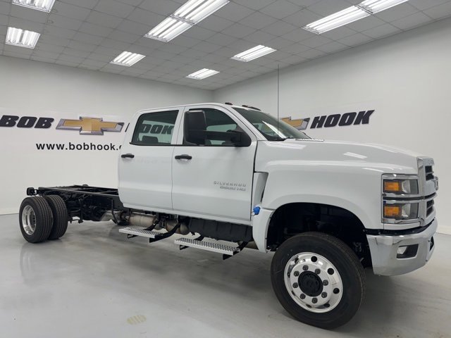 2024 Chevrolet Silverado 5500HD Work Truck photo 3