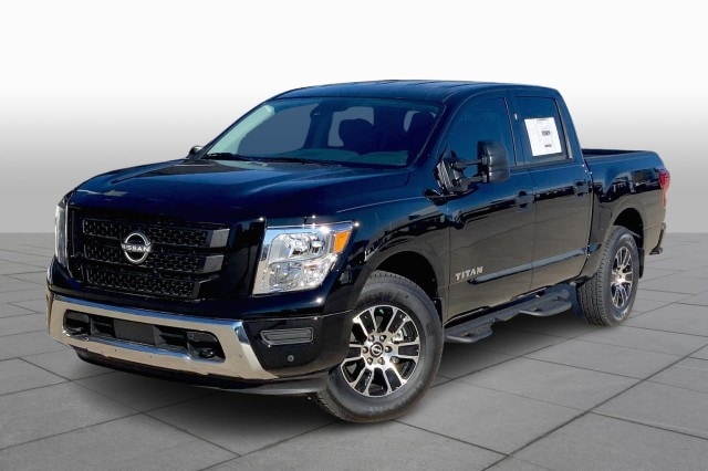 2023 Nissan Titan SV's photo