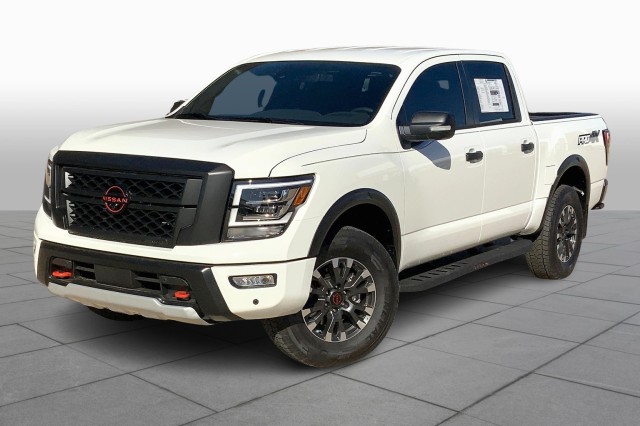 2023 Nissan Titan PRO-4X's photo