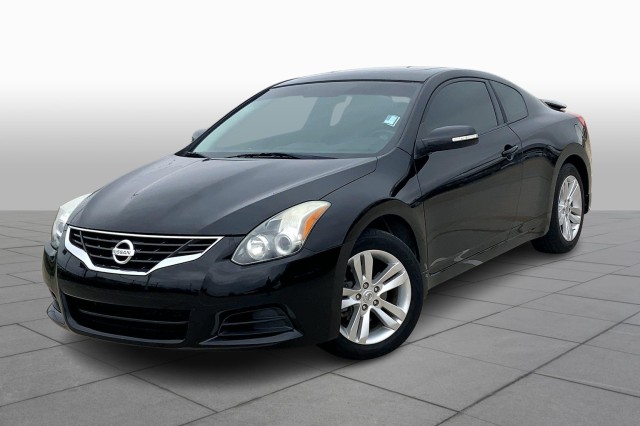 2013 Nissan Altima Coupe S's photo