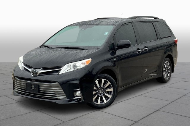 2020 Toyota Sienna XLE Premium's photo
