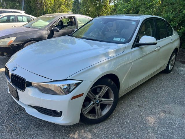 2014 BMW 3 Series 320i xDrive Sedan's photo