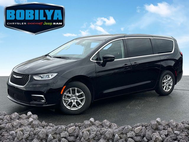 2024 Chrysler Pacifica Touring L's photo