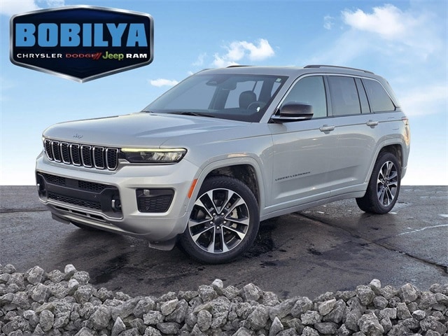 2023 Jeep Grand Cherokee Overland's photo