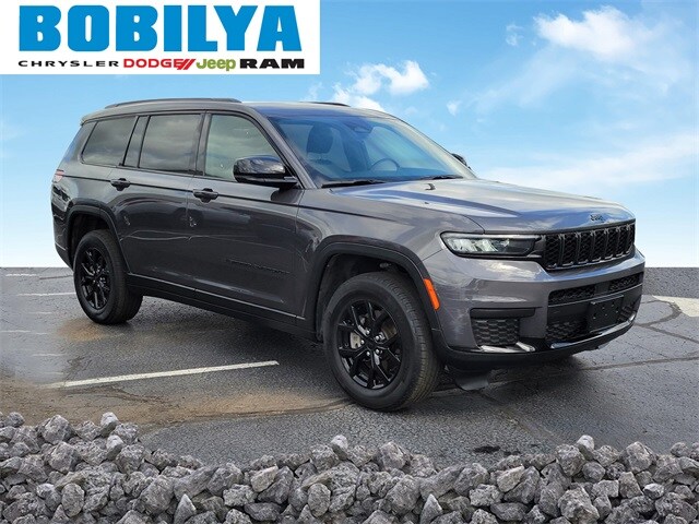 2024 Jeep Grand Cherokee Altitude photo 2