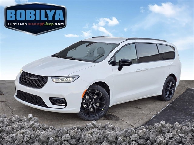2026 Chrysler Pacifica Select's photo