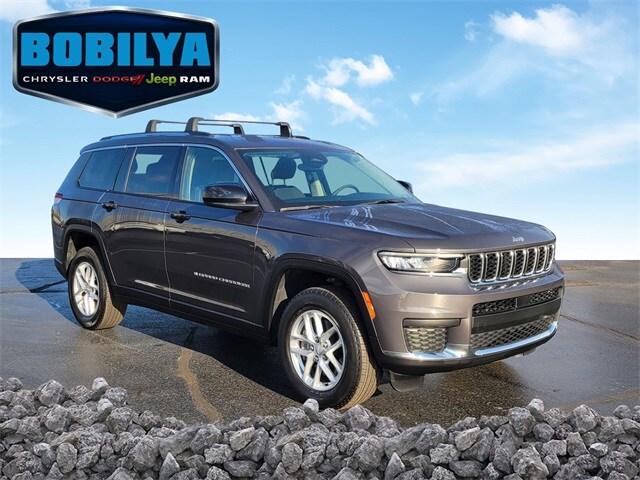 2023 Jeep Grand Cherokee Laredo Altitude photo 2