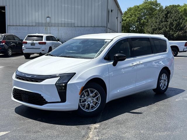 2027 Chrysler Pacifica Select's photo