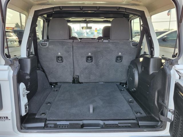 2023 Jeep Wrangler 4-Door Sahara - Photo 25