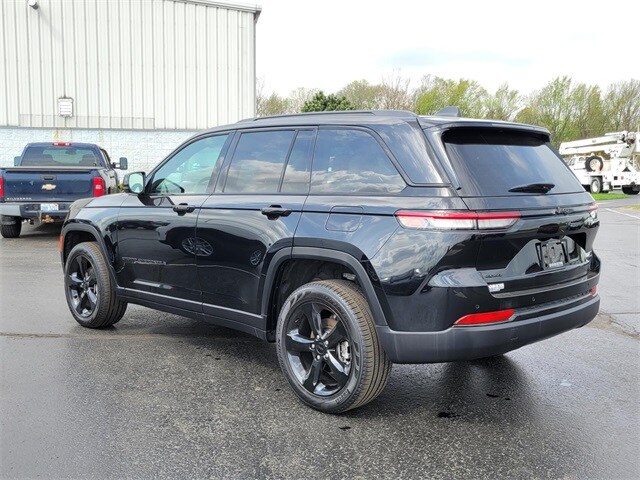 2024 Jeep Grand Cherokee Limited photo 4