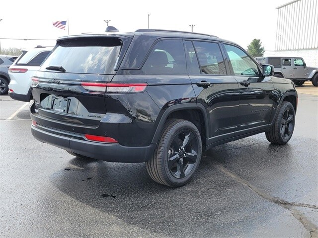 2024 Jeep Grand Cherokee Limited photo 3