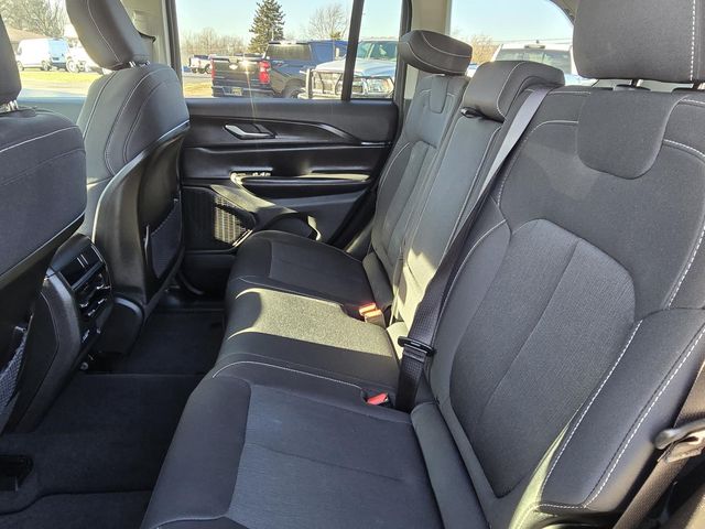 2023 Jeep Grand Cherokee Laredo - Photo 23