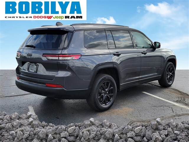 2024 Jeep Grand Cherokee Altitude photo 3