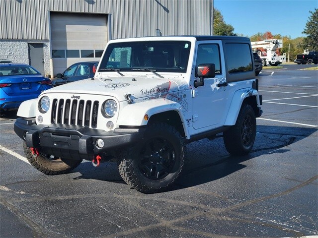 2016 Jeep Wrangler Sahara photo 2