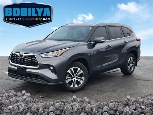 2023 Toyota Highlander XLE's photo
