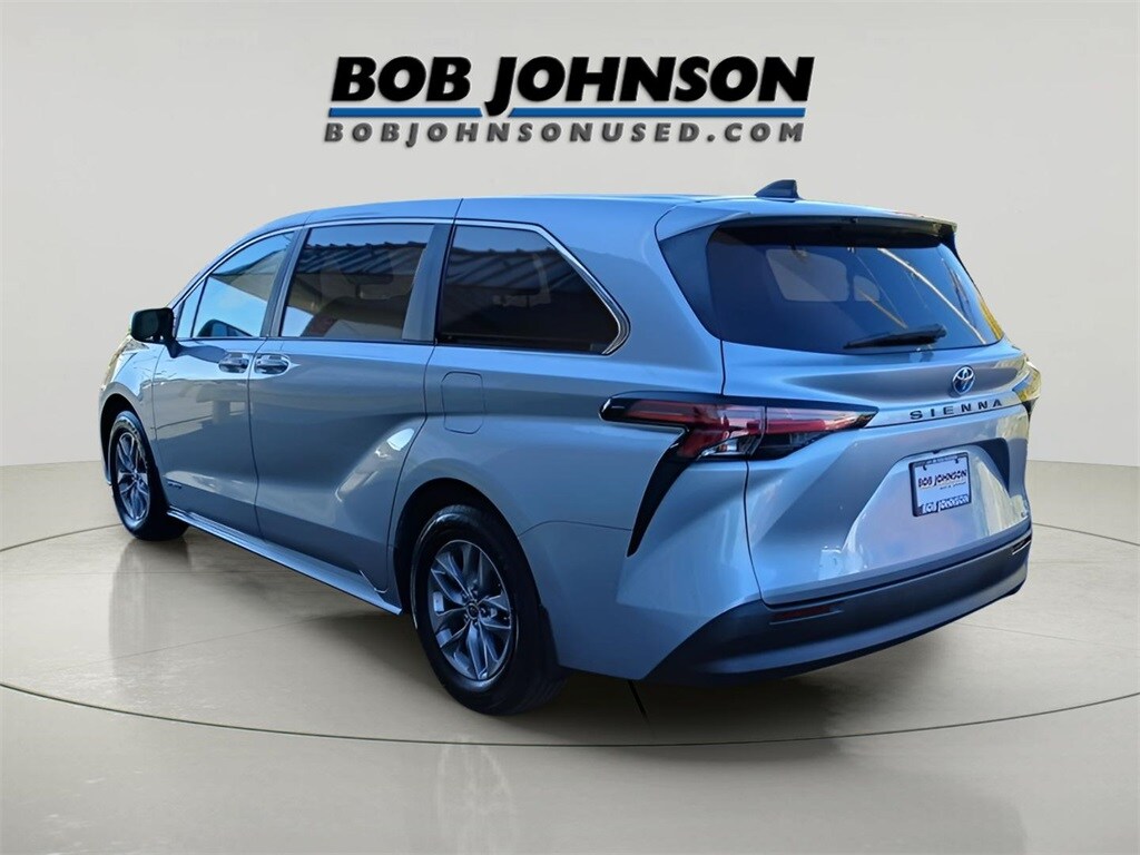 Used 2021 Toyota Sienna LE Minivan/Van