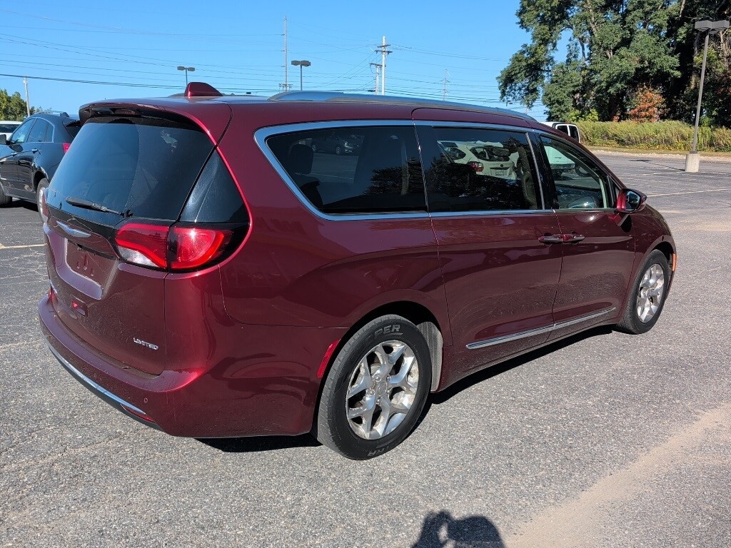 2018 Chrysler Pacifica Limited photo 3