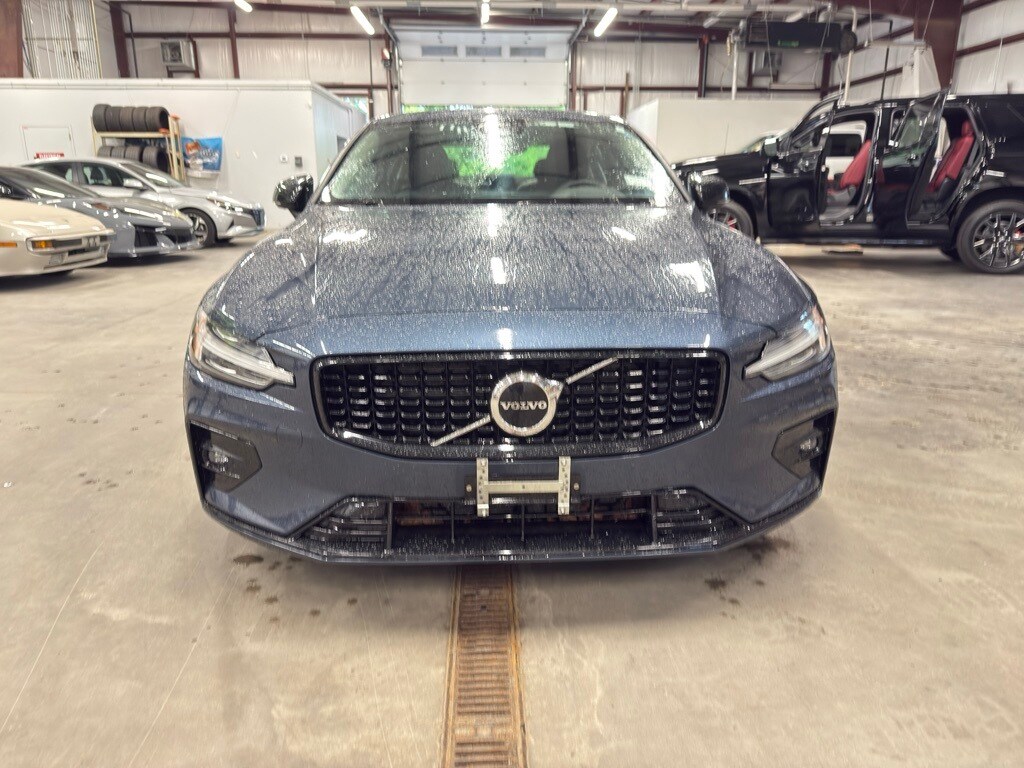 2024 Volvo S60 B5 Core photo 2