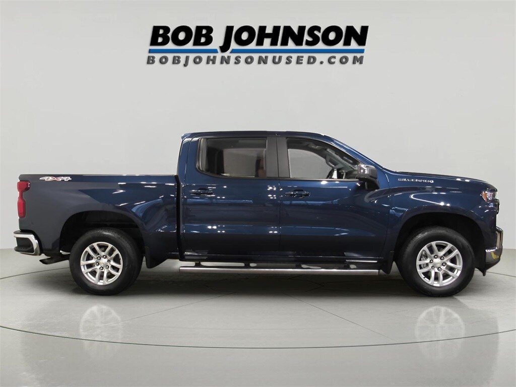 2021 Chevrolet Silverado 1500 LT photo 3