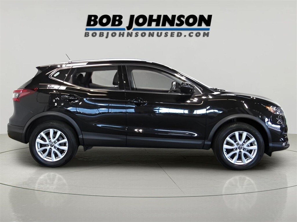 2022 Nissan Rogue Sport SV photo 2
