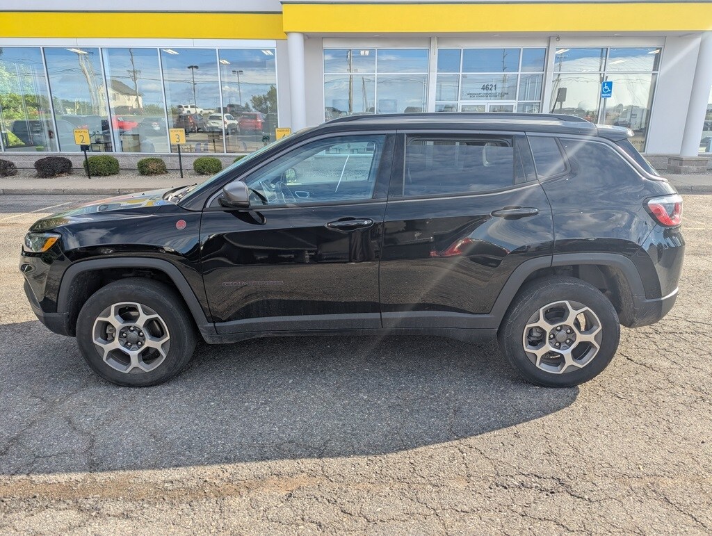 2022 Jeep Compass Trailhawk photo 2