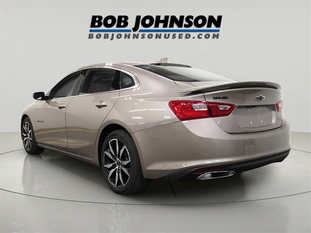 2022 Chevrolet Malibu RS photo 2