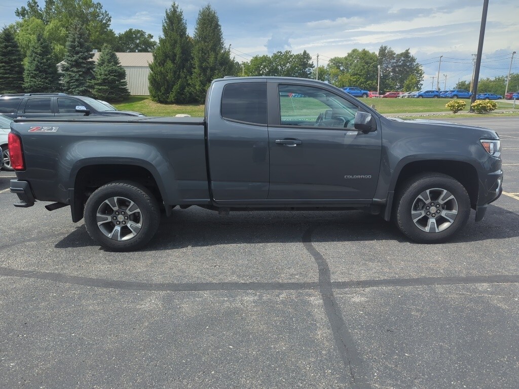 2016 Chevrolet Colorado Z71 photo 2