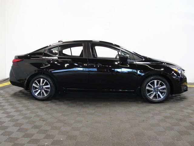 2023 Nissan Versa 1.6 SV photo 3