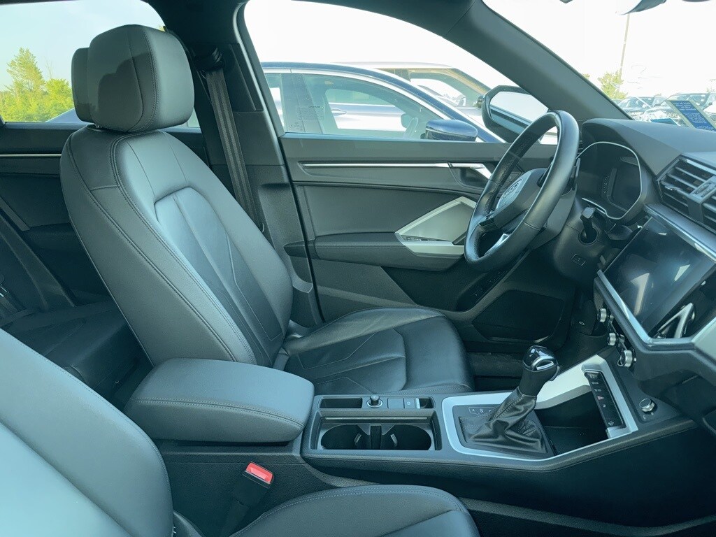 2022 Audi Q3 Premium 45 TFSI S line photo 3
