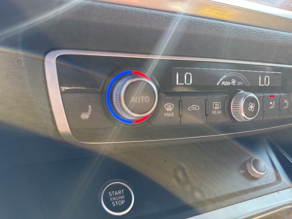 2022 Audi Q3 Premium 40 TFSI photo 4