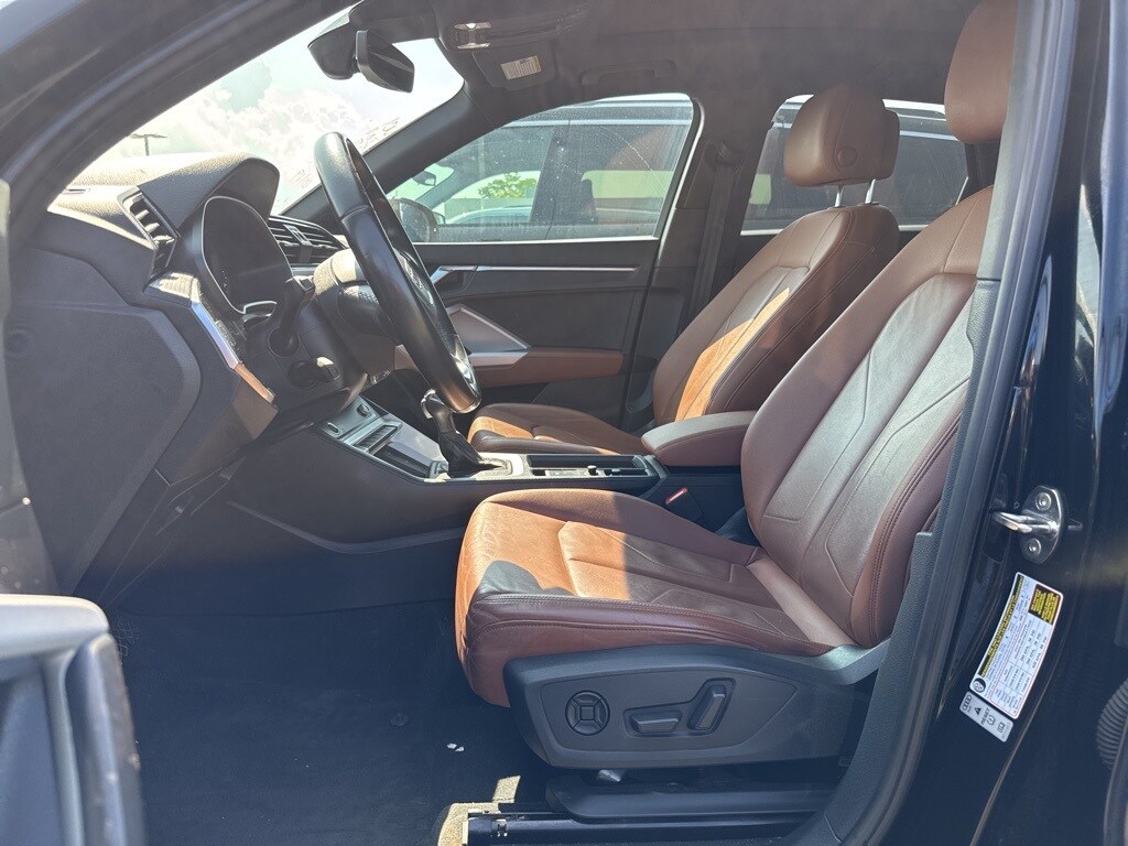 2022 Audi Q3 Premium 40 TFSI photo 2
