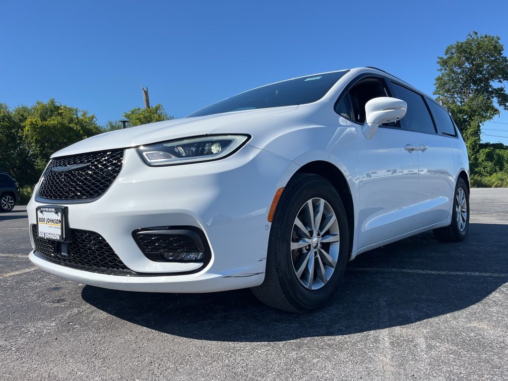2022 Chrysler Pacifica Limited photo 3