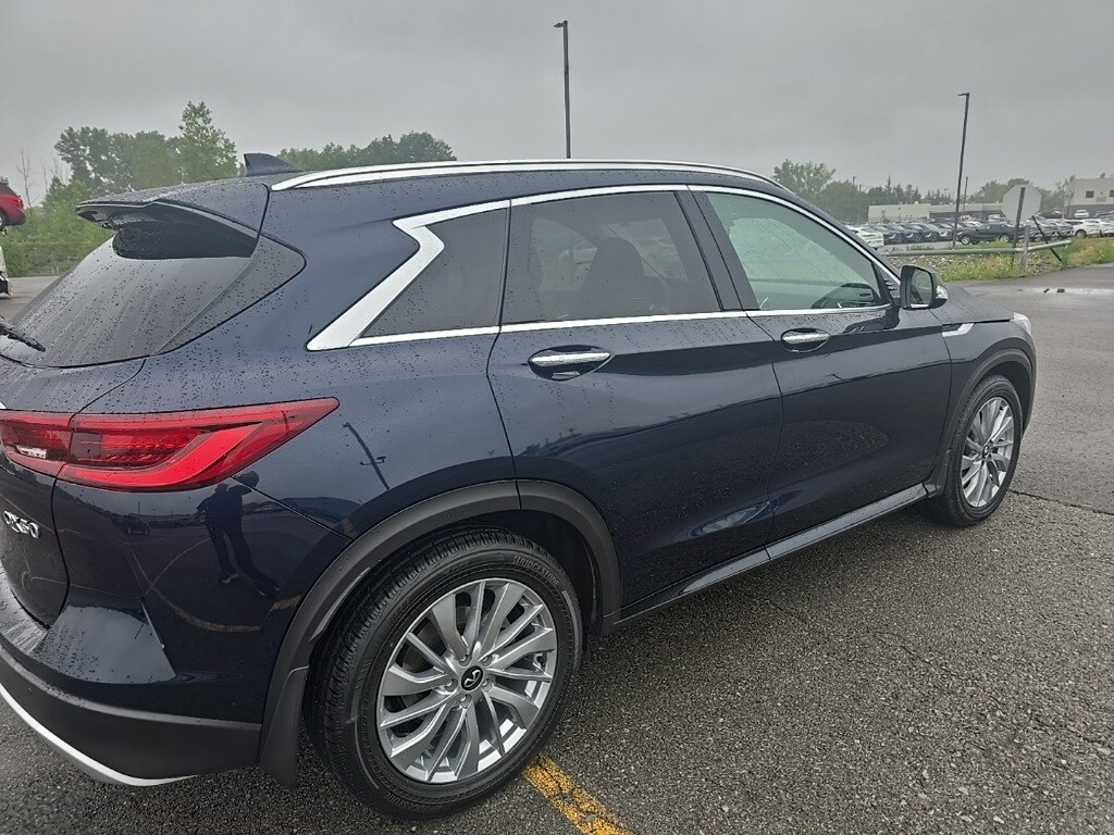 2023 Infiniti QX50 Luxe AWD photo 3
