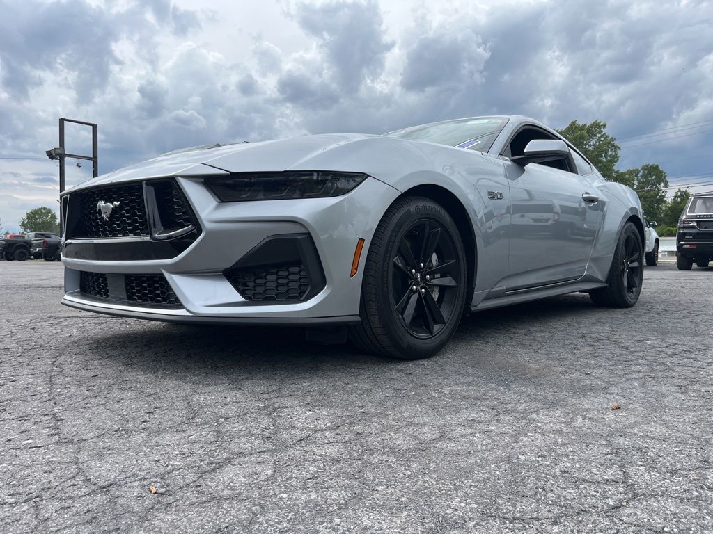 2025 Ford Mustang GT photo 3