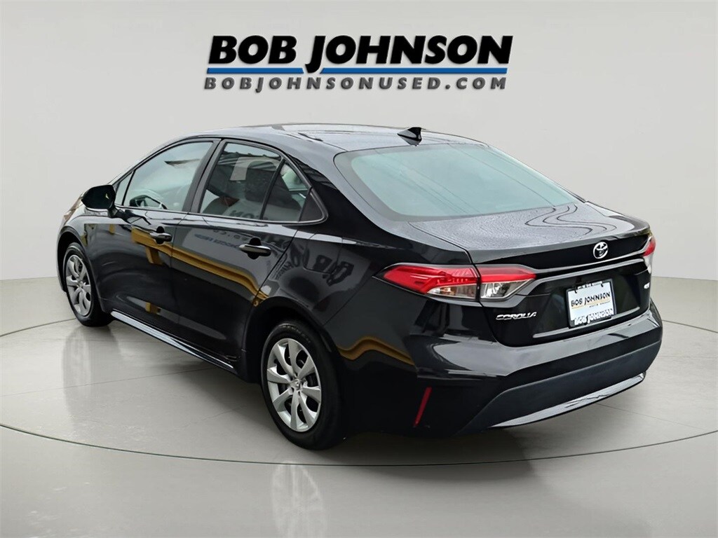 2022 Toyota Corolla LE photo 3