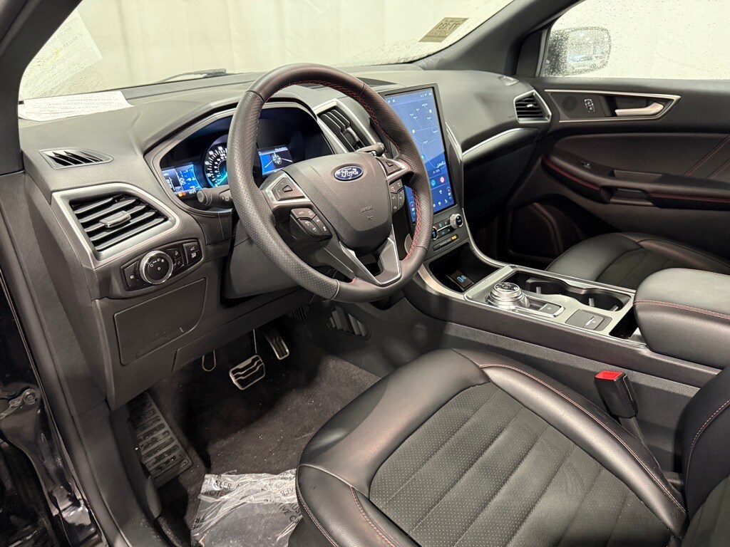 2024 Ford Edge ST photo 3