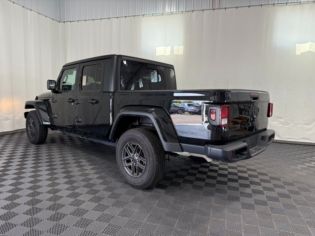 2024 Jeep Gladiator Sport S photo 2