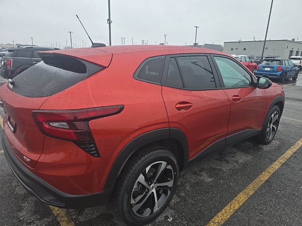 2024 Chevrolet Trax photo 2
