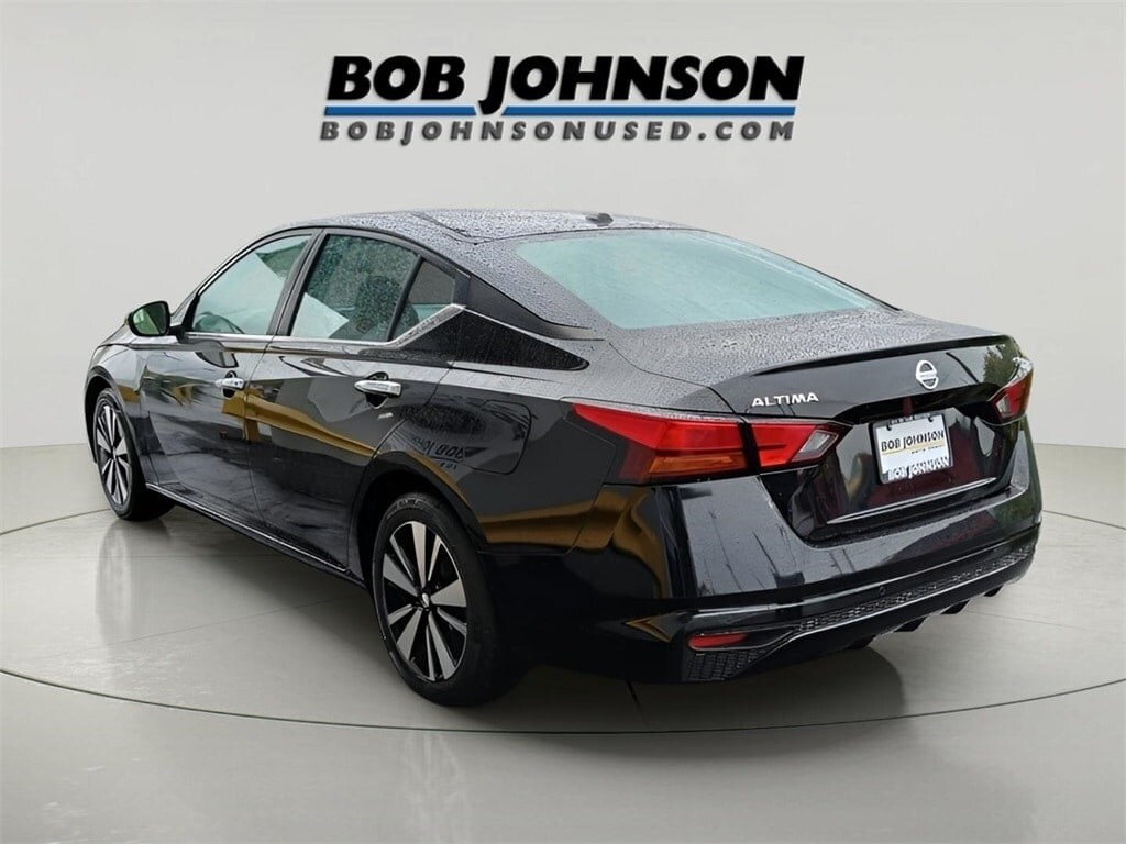 Used 2022 Nissan Altima 2.5 SV Sedan