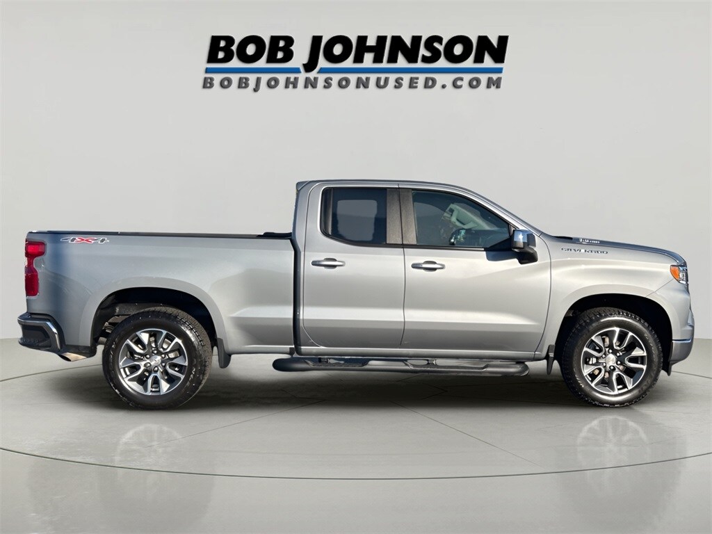 2025 Chevrolet Silverado 1500 LT photo 2
