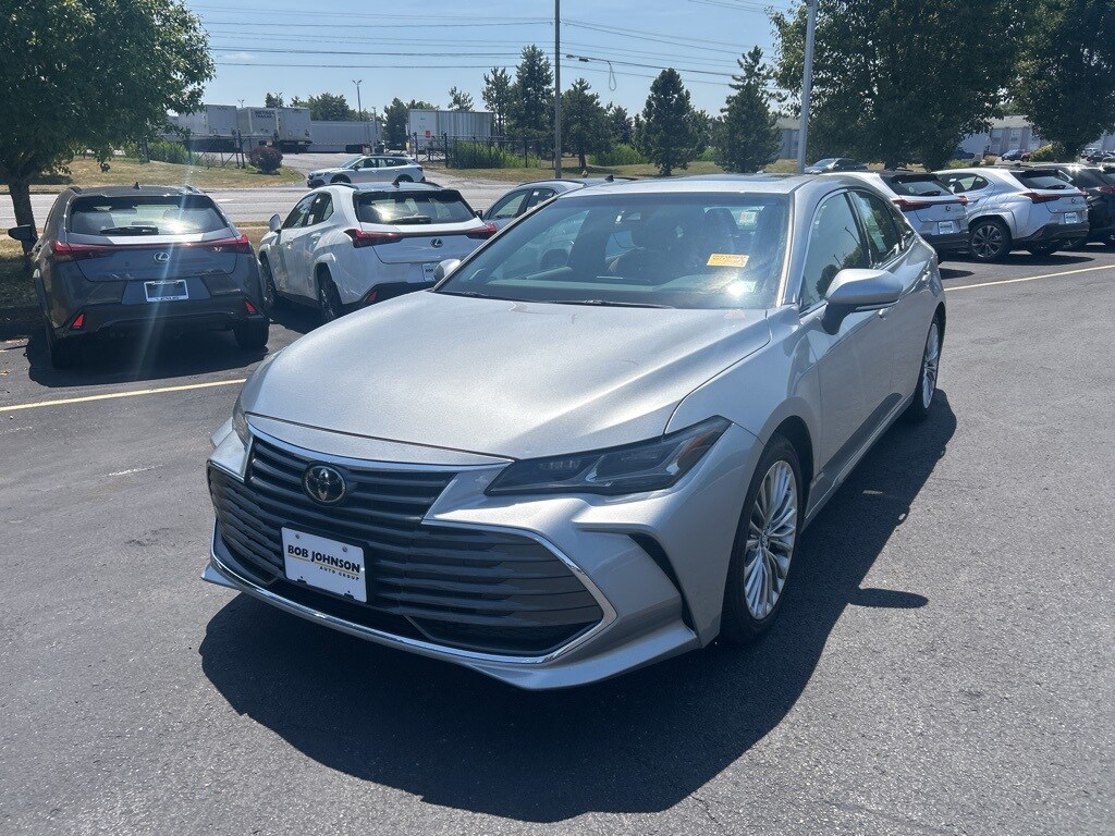 2019 Toyota Avalon Limited photo 2