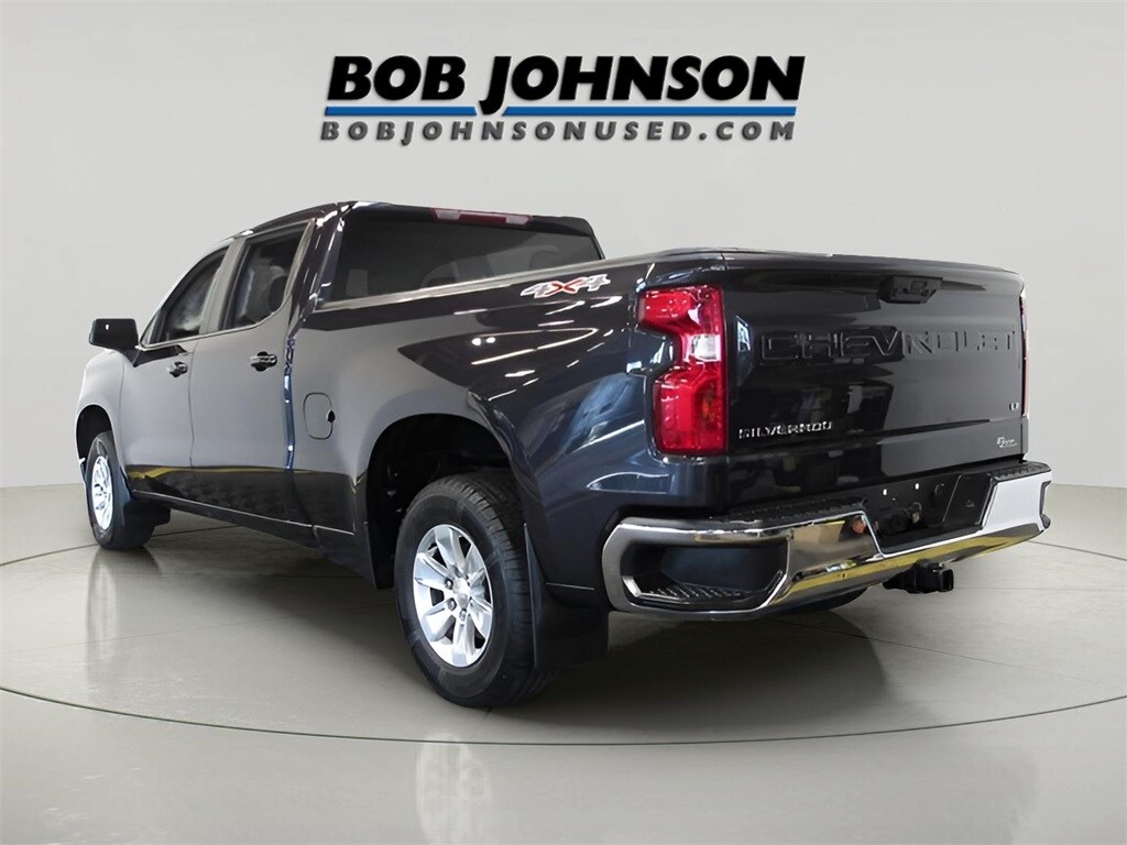 2022 Chevrolet Silverado 1500 LT photo 2