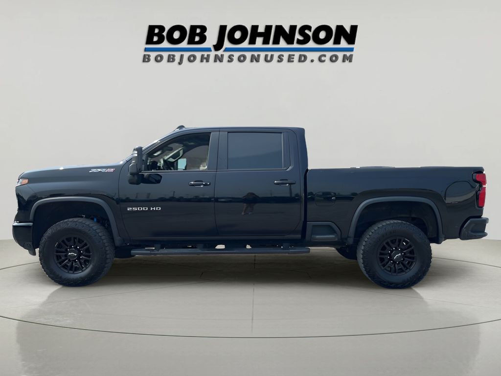 2024 Chevrolet Silverado 2500HD ZR2 photo 3