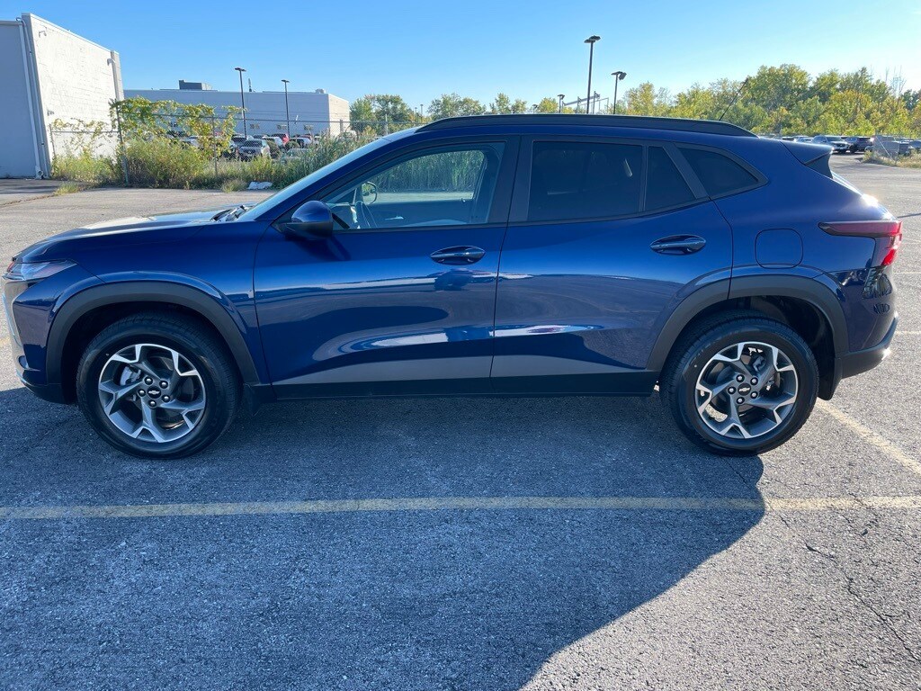 2024 Chevrolet Trax LT photo 3